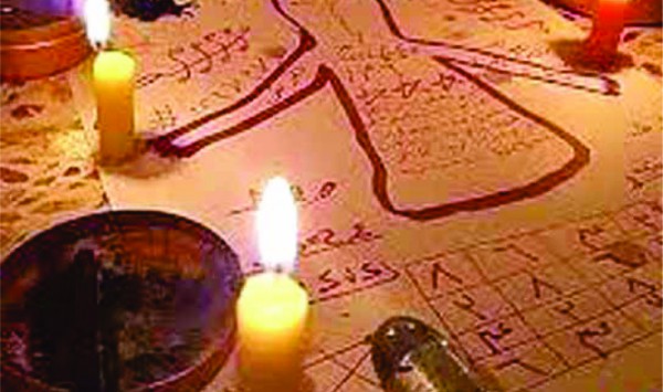 Cinleri kullanarak sevgiliyi geri getirmek